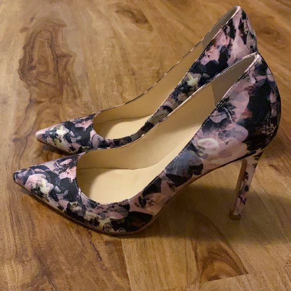 Ivanka Trump Heels - Picture 2 of 4